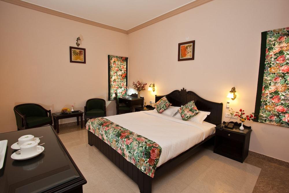 อราเลียยาส รีสอร์ต Hotel อุเดเปอร์ ภายนอก รูปภาพ