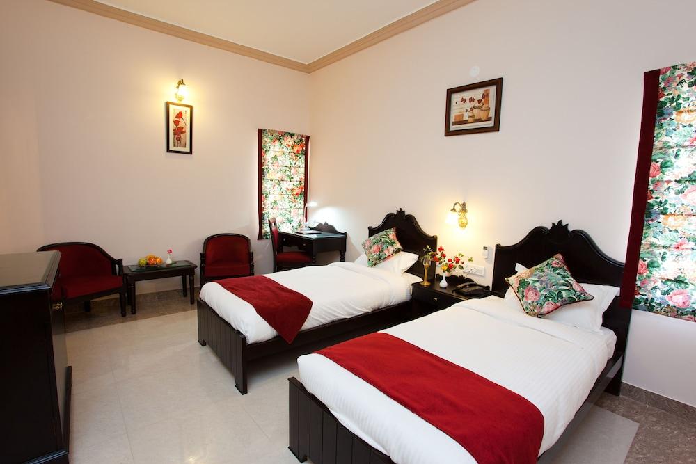อราเลียยาส รีสอร์ต Hotel อุเดเปอร์ ภายนอก รูปภาพ
