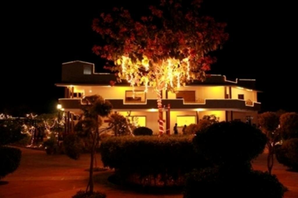 อราเลียยาส รีสอร์ต Hotel อุเดเปอร์ ภายนอก รูปภาพ