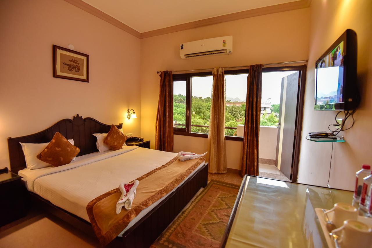 อราเลียยาส รีสอร์ต Hotel อุเดเปอร์ ภายนอก รูปภาพ
