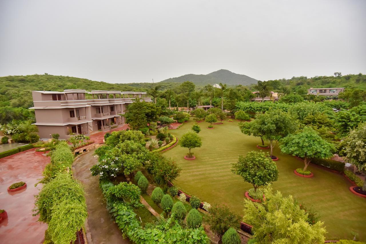อราเลียยาส รีสอร์ต Hotel อุเดเปอร์ ภายนอก รูปภาพ