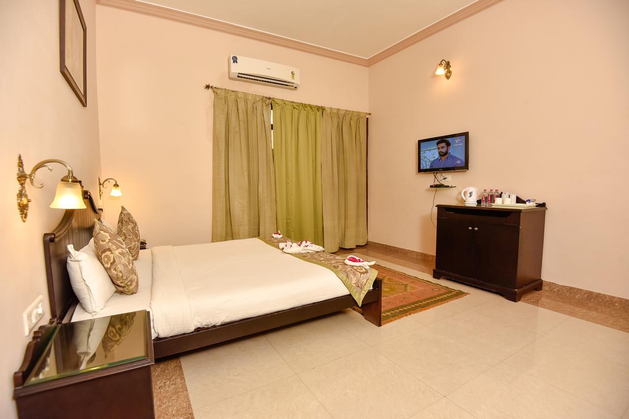 อราเลียยาส รีสอร์ต Hotel อุเดเปอร์ ภายนอก รูปภาพ