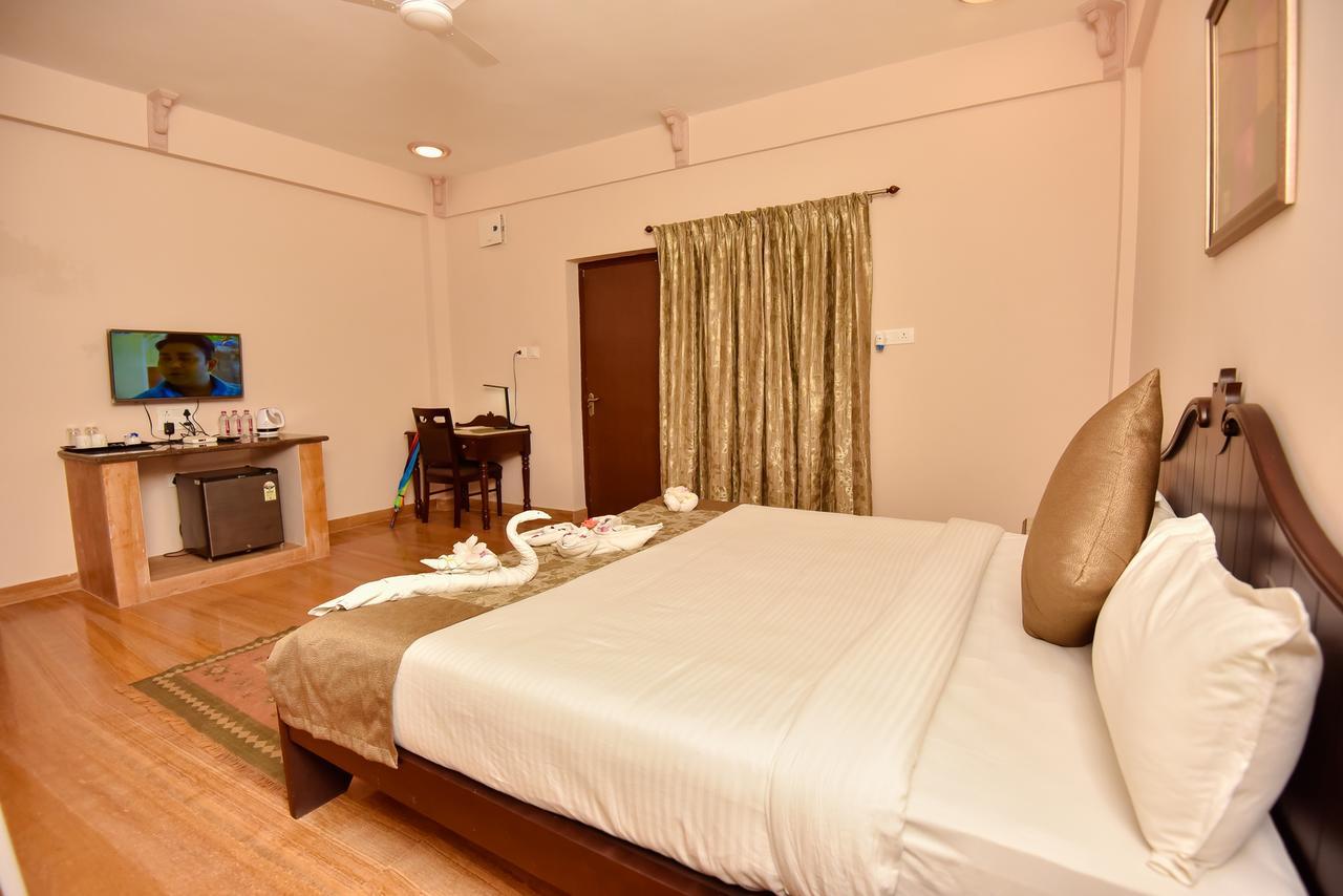 อราเลียยาส รีสอร์ต Hotel อุเดเปอร์ ภายนอก รูปภาพ