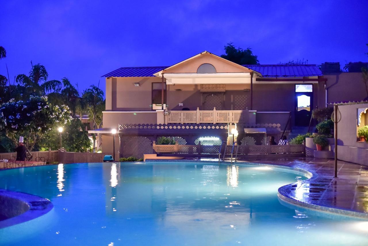 อราเลียยาส รีสอร์ต Hotel อุเดเปอร์ ภายนอก รูปภาพ