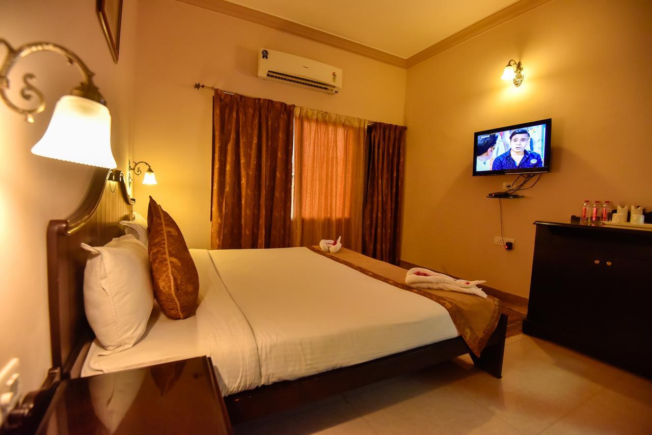 อราเลียยาส รีสอร์ต Hotel อุเดเปอร์ ภายนอก รูปภาพ