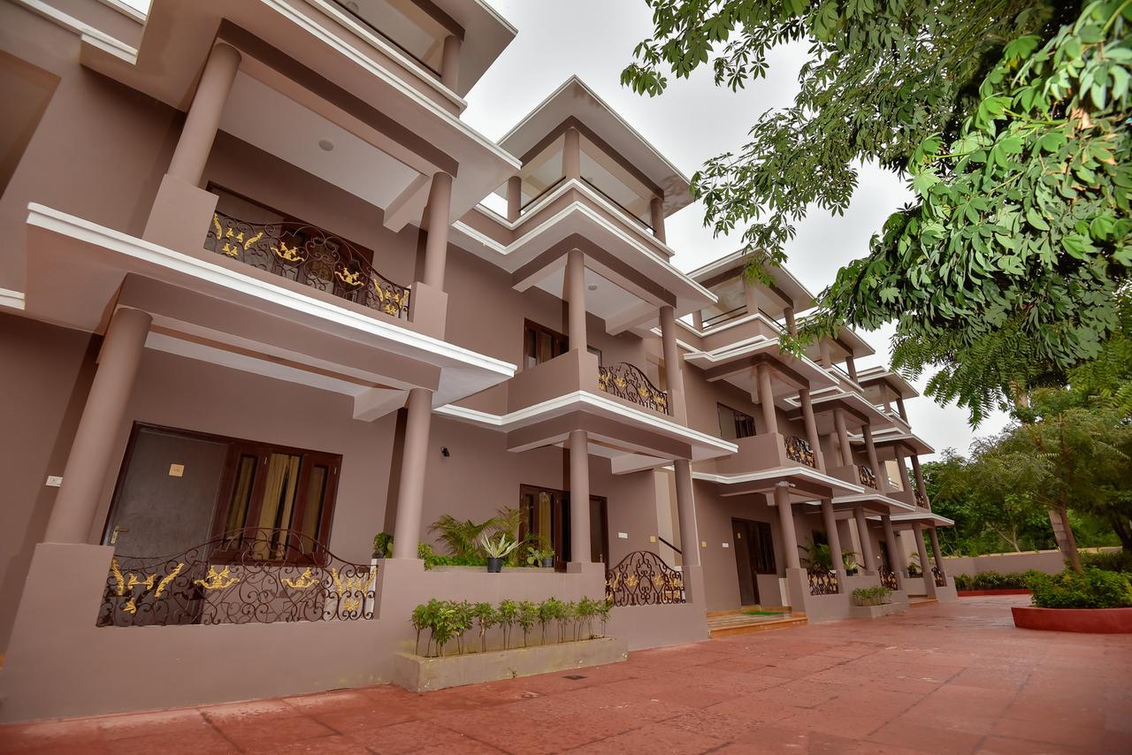 อราเลียยาส รีสอร์ต Hotel อุเดเปอร์ ภายนอก รูปภาพ