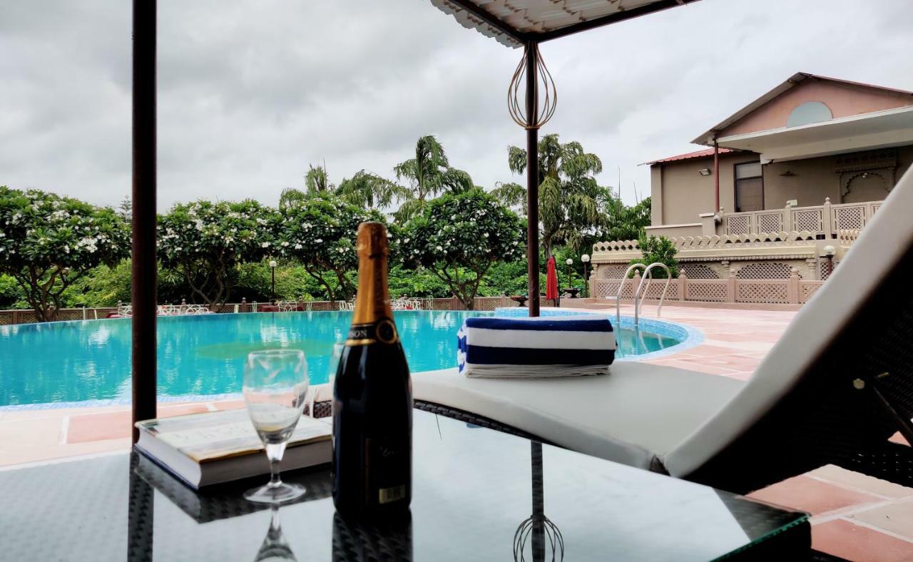 อราเลียยาส รีสอร์ต Hotel อุเดเปอร์ ภายนอก รูปภาพ