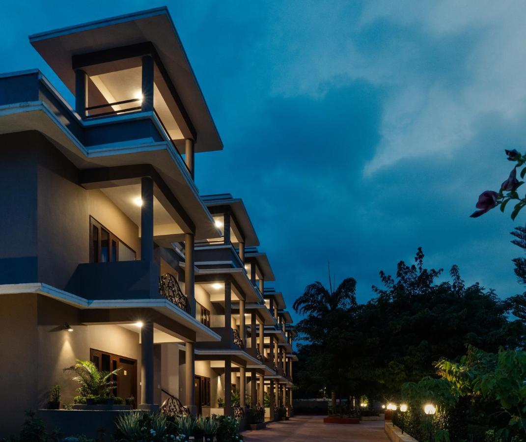 อราเลียยาส รีสอร์ต Hotel อุเดเปอร์ ภายนอก รูปภาพ